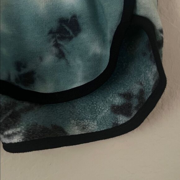 Victoria Secret Pink Blue/Black Varsity Tie Dye Shorts in Size M - Picture 4 of 8